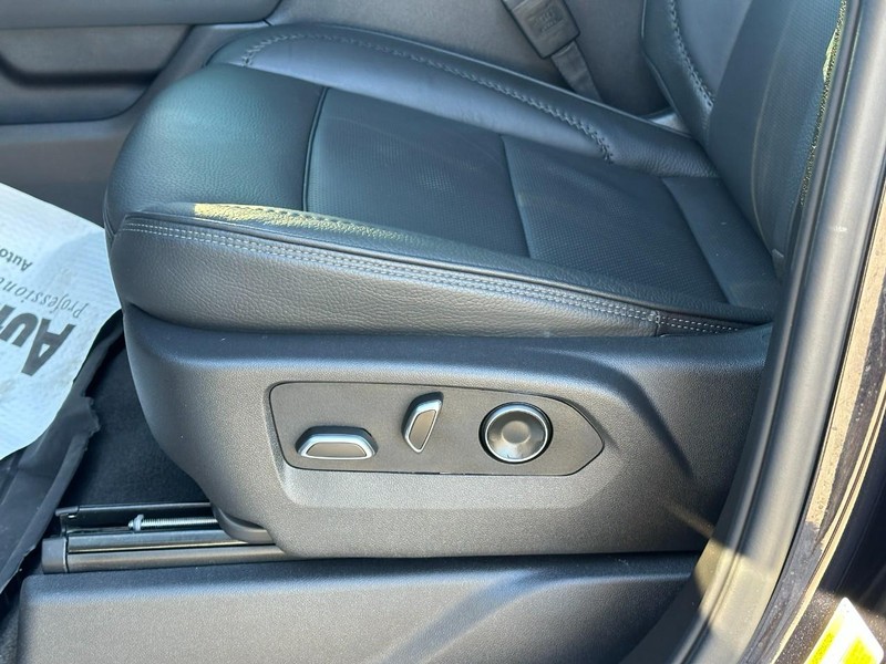 GMC Sierra 1500 Vehicle Full-screen Gallery Image 19