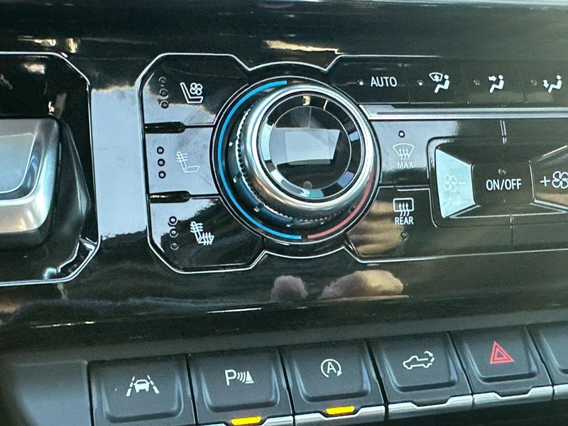 GMC Sierra 1500 Vehicle Full-screen Gallery Image 23