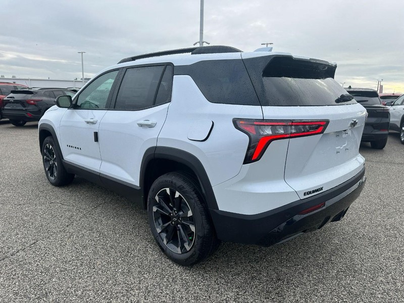 Chevrolet Equinox Vehicle Full-screen Gallery Image 3