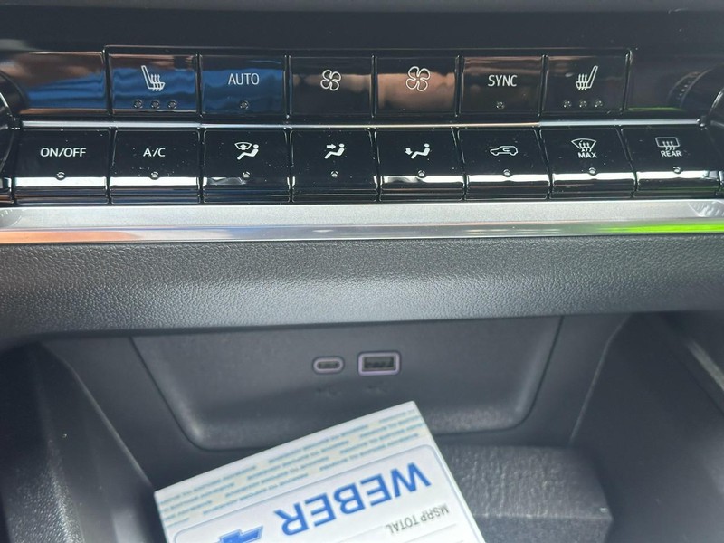 Chevrolet Equinox Vehicle Full-screen Gallery Image 13