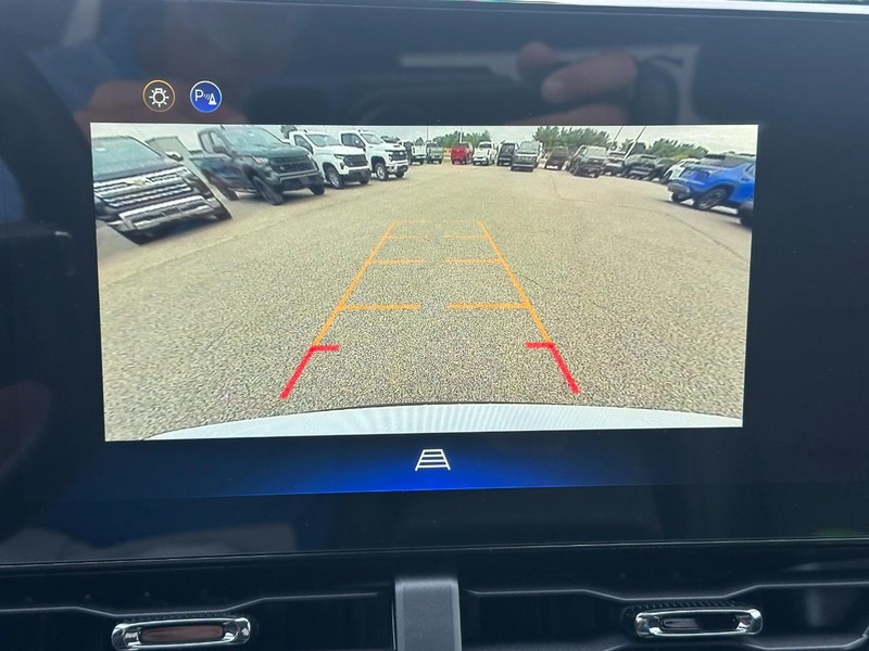 Chevrolet Equinox Vehicle Full-screen Gallery Image 14