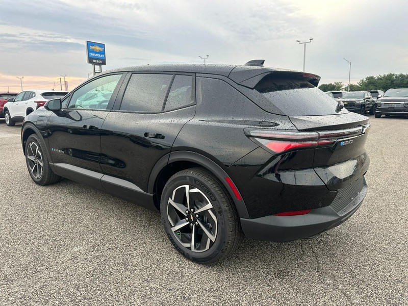 Chevrolet Equinox EV Vehicle Full-screen Gallery Image 3