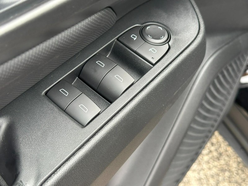 Chevrolet Equinox EV Vehicle Full-screen Gallery Image 9