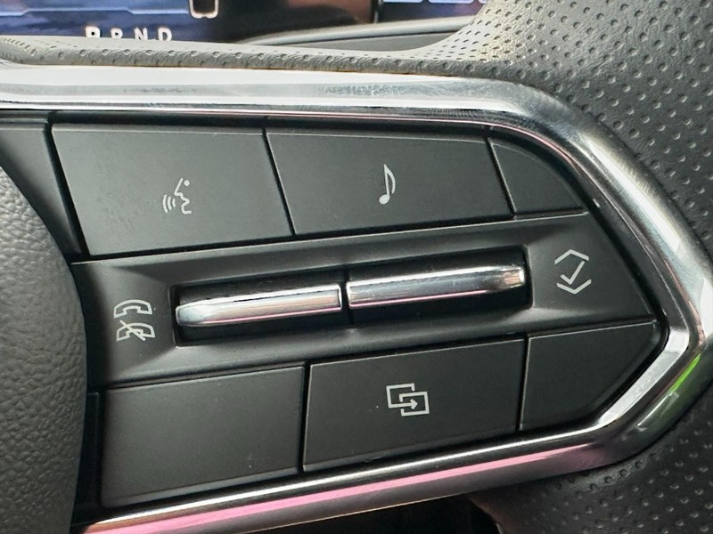 Chevrolet Equinox EV Vehicle Full-screen Gallery Image 12