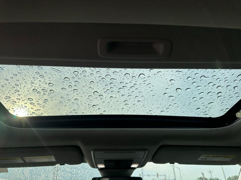 Honda CR-V Vehicle Full-screen Gallery Image 11