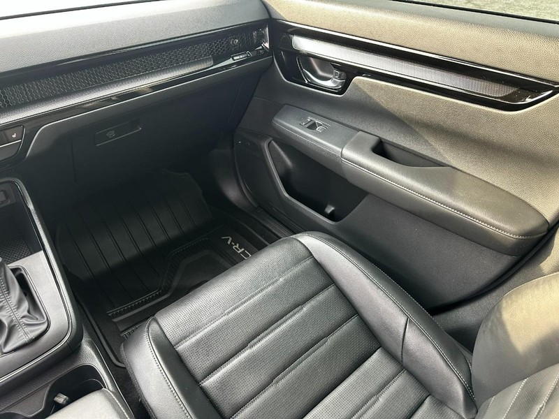 Honda CR-V Vehicle Full-screen Gallery Image 16