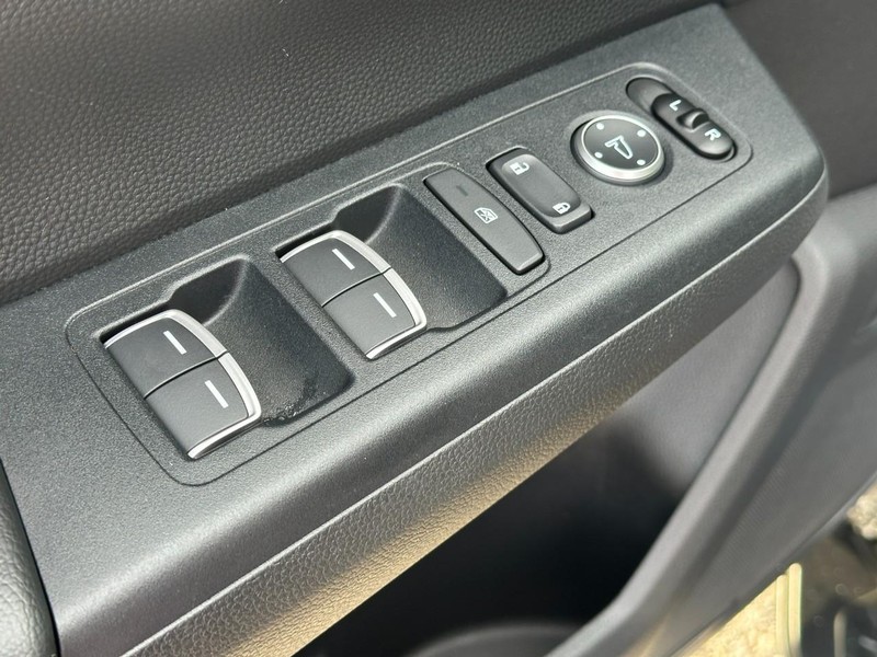 Honda CR-V Vehicle Full-screen Gallery Image 17