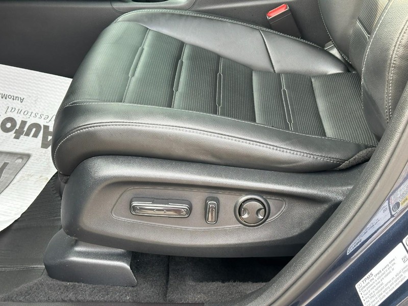 Honda CR-V Vehicle Full-screen Gallery Image 19