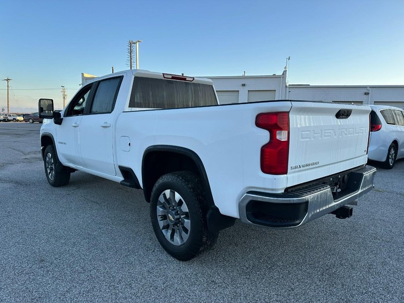 Chevrolet Silverado 2500HD Vehicle Full-screen Gallery Image 3
