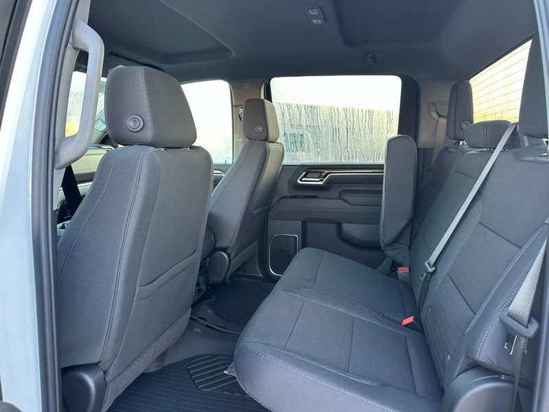 Chevrolet Silverado 2500HD Vehicle Full-screen Gallery Image 4