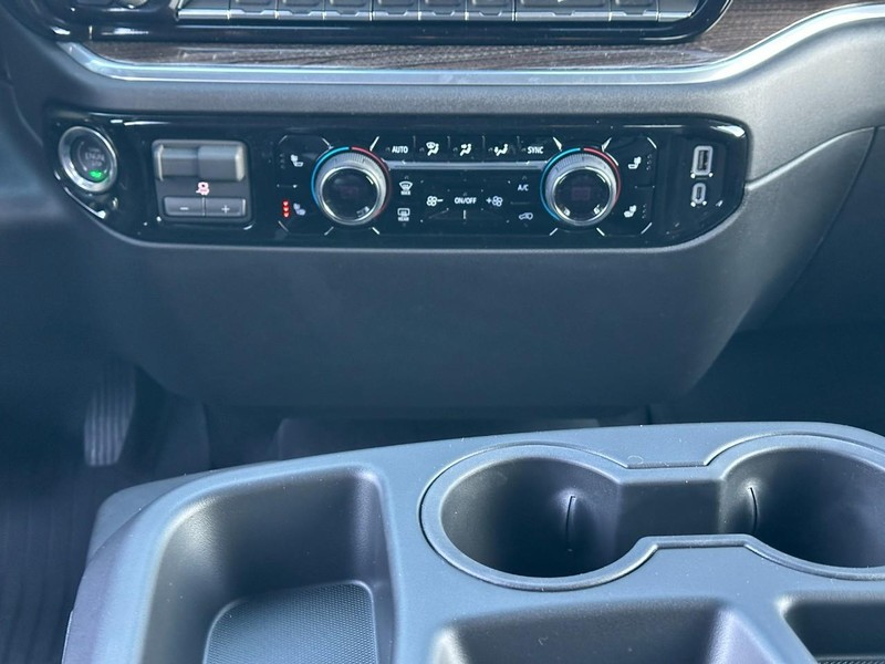 Chevrolet Silverado 2500HD Vehicle Full-screen Gallery Image 8