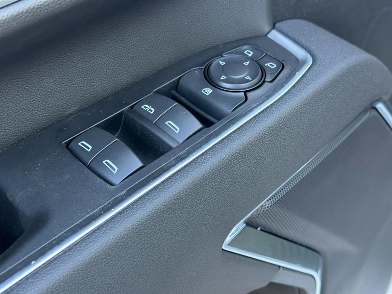 Chevrolet Silverado 2500HD Vehicle Full-screen Gallery Image 9