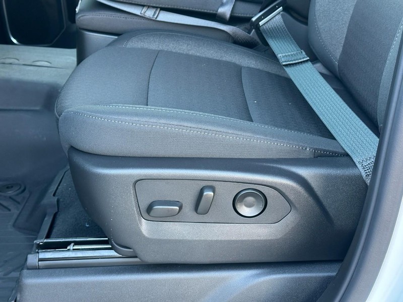 Chevrolet Silverado 2500HD Vehicle Full-screen Gallery Image 10