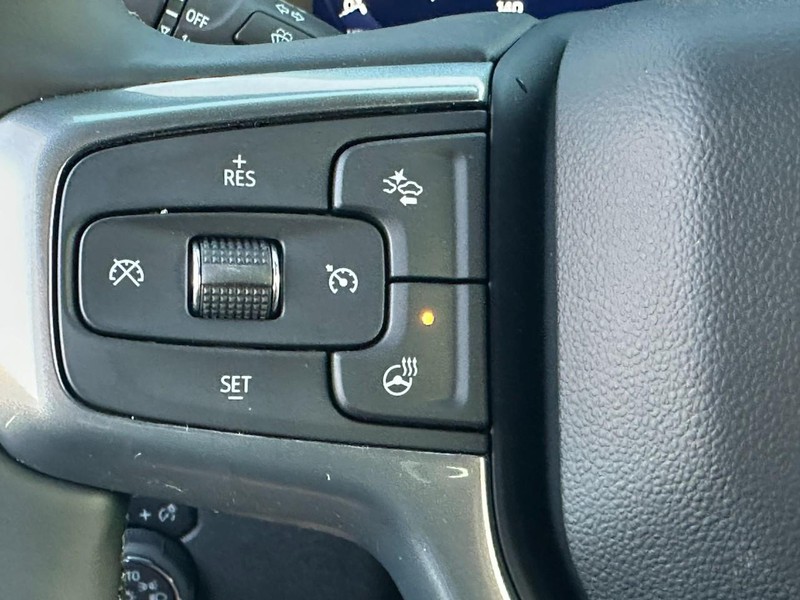 Chevrolet Silverado 2500HD Vehicle Full-screen Gallery Image 11