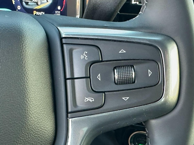 Chevrolet Silverado 2500HD Vehicle Full-screen Gallery Image 12