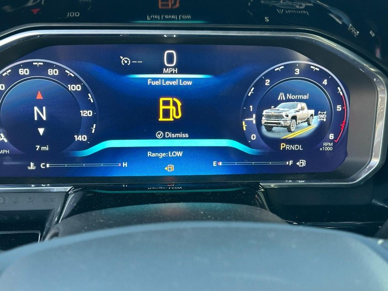 Chevrolet Silverado 2500HD Vehicle Full-screen Gallery Image 13