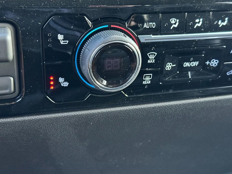 Chevrolet Silverado 2500HD Vehicle Full-screen Gallery Image 14