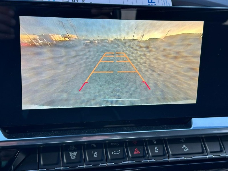 Chevrolet Silverado 2500HD Vehicle Full-screen Gallery Image 16