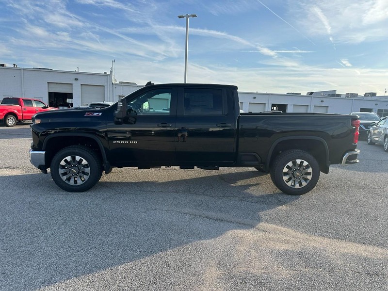 Chevrolet Silverado 2500HD Vehicle Full-screen Gallery Image 2