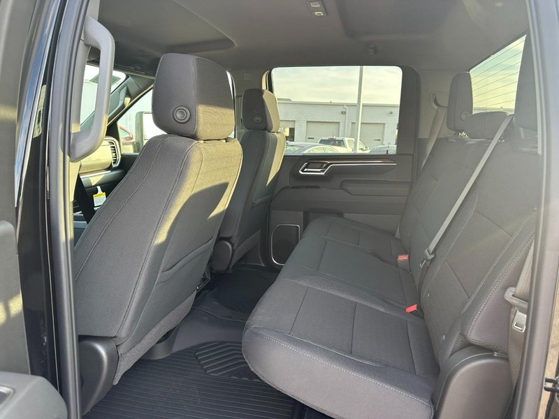 Chevrolet Silverado 2500HD Vehicle Full-screen Gallery Image 4