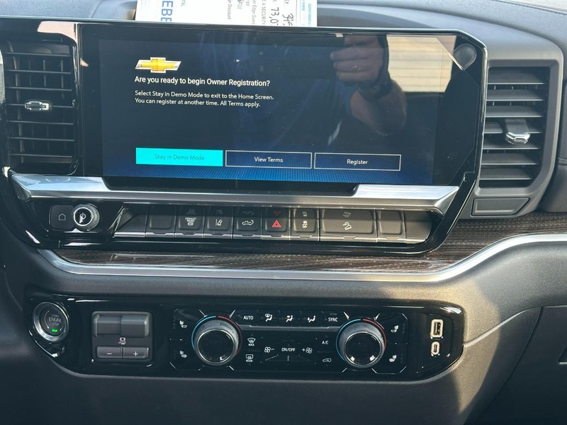 Chevrolet Silverado 2500HD Vehicle Full-screen Gallery Image 7