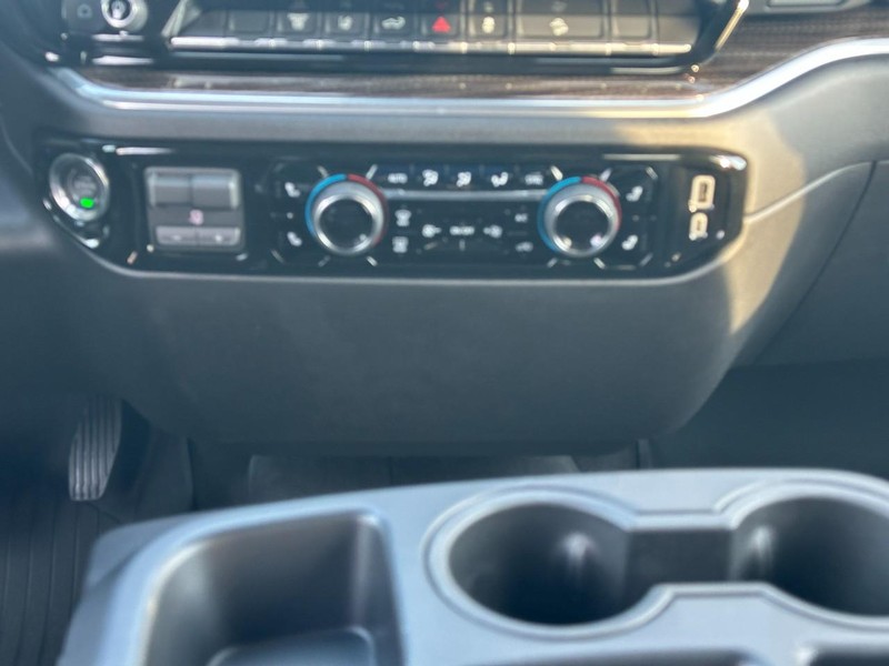 Chevrolet Silverado 2500HD Vehicle Full-screen Gallery Image 8