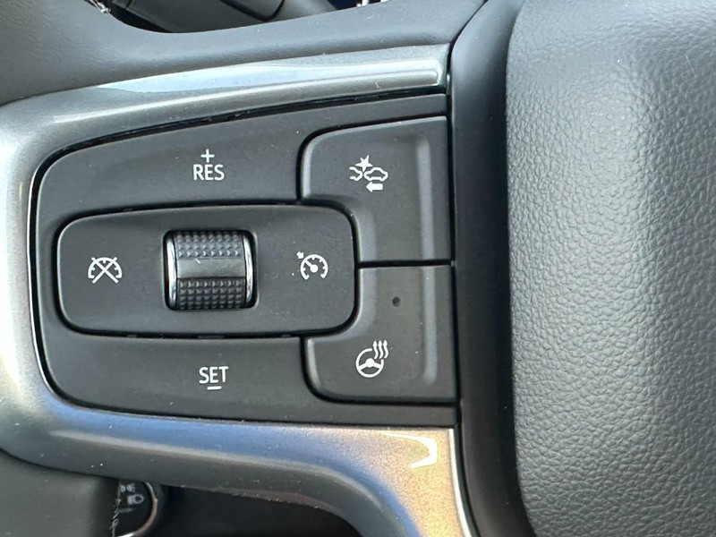 Chevrolet Silverado 2500HD Vehicle Full-screen Gallery Image 11