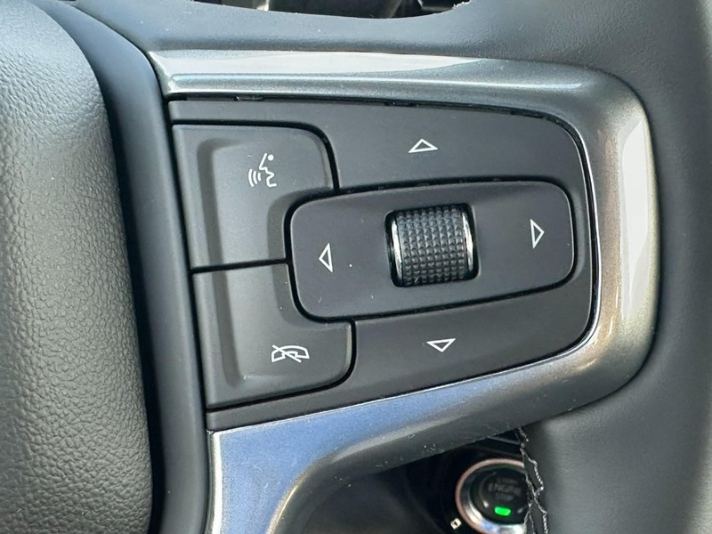 Chevrolet Silverado 2500HD Vehicle Full-screen Gallery Image 12