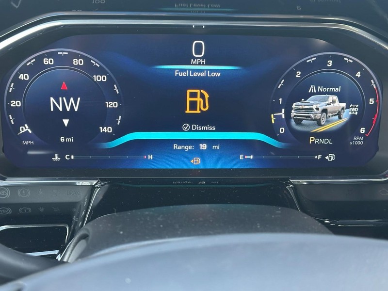 Chevrolet Silverado 2500HD Vehicle Full-screen Gallery Image 13