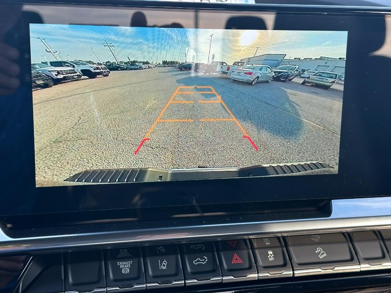 Chevrolet Silverado 2500HD Vehicle Full-screen Gallery Image 15