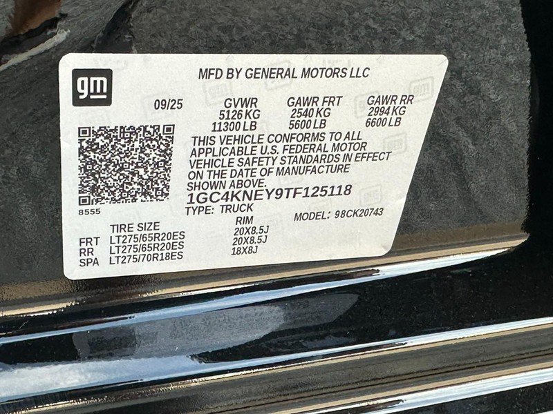 Chevrolet Silverado 2500HD Vehicle Full-screen Gallery Image 16