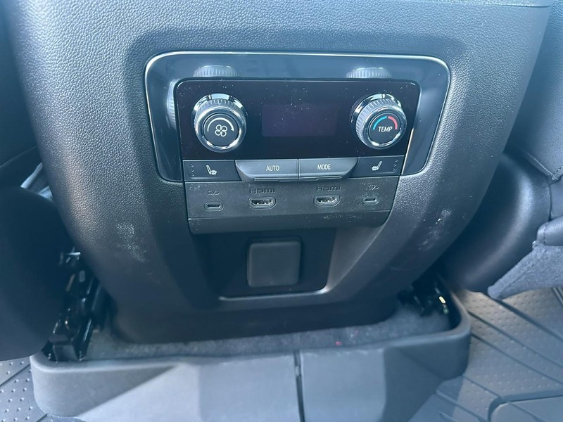 Chevrolet Tahoe Vehicle Full-screen Gallery Image 7