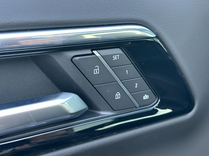 Chevrolet Tahoe Vehicle Full-screen Gallery Image 15