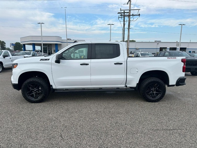 Chevrolet Silverado 1500 Vehicle Full-screen Gallery Image 2