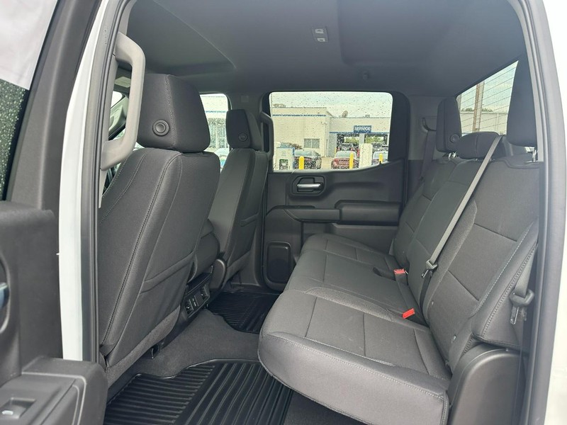 Chevrolet Silverado 1500 Vehicle Full-screen Gallery Image 4