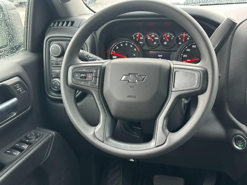 Chevrolet Silverado 1500 Vehicle Full-screen Gallery Image 6