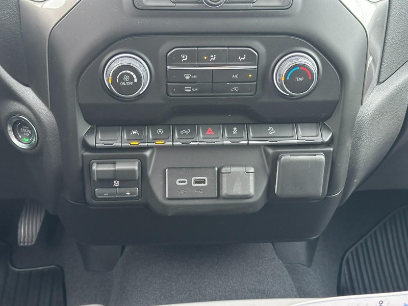 Chevrolet Silverado 1500 Vehicle Full-screen Gallery Image 8