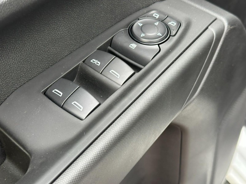 Chevrolet Silverado 1500 Vehicle Full-screen Gallery Image 9