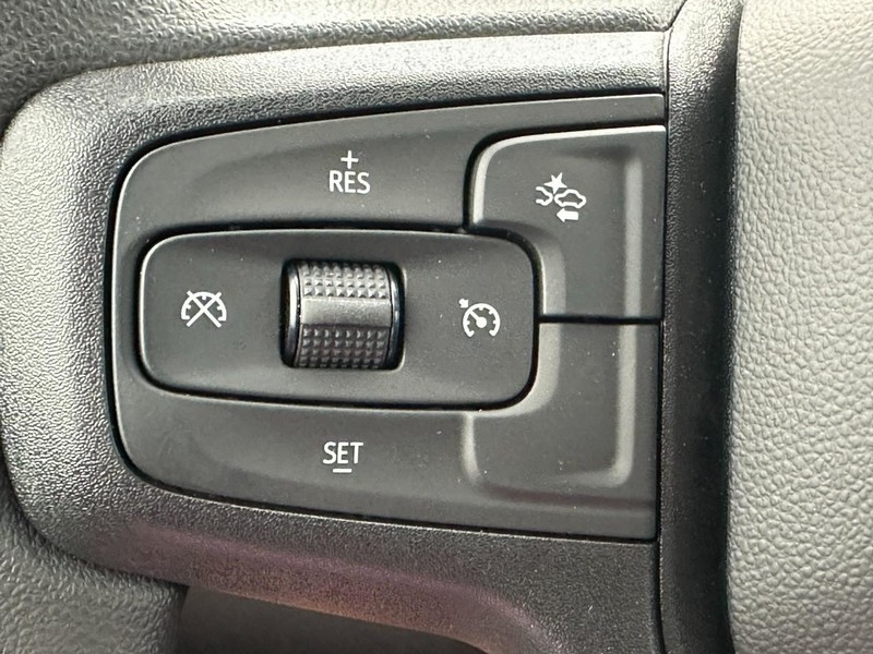 Chevrolet Silverado 1500 Vehicle Full-screen Gallery Image 11