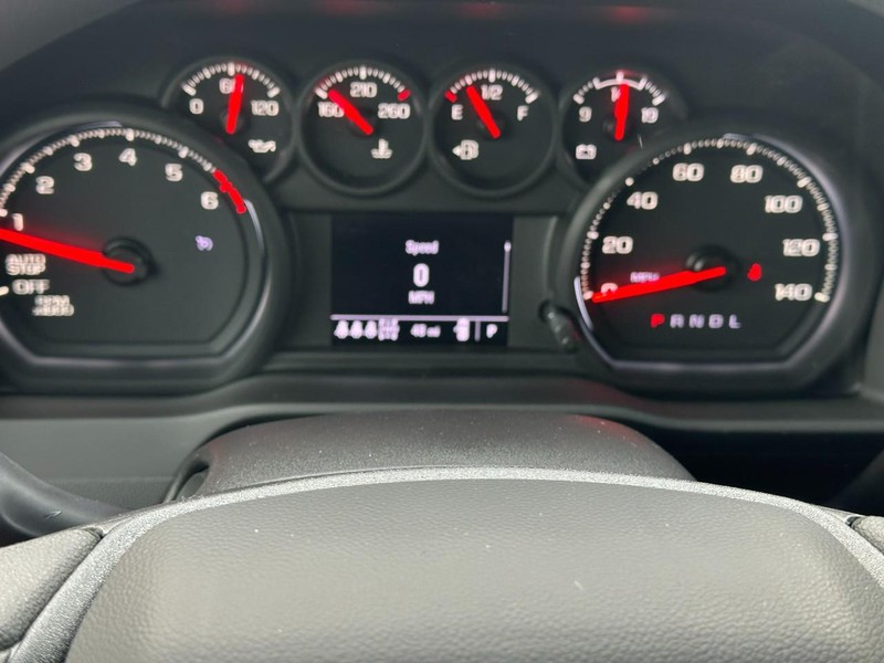 Chevrolet Silverado 1500 Vehicle Full-screen Gallery Image 12