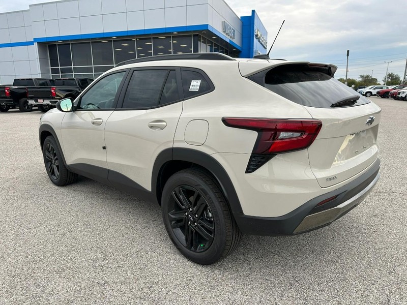 Chevrolet Trax Vehicle Full-screen Gallery Image 3