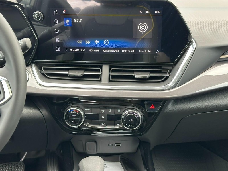 Chevrolet Trax Vehicle Full-screen Gallery Image 8