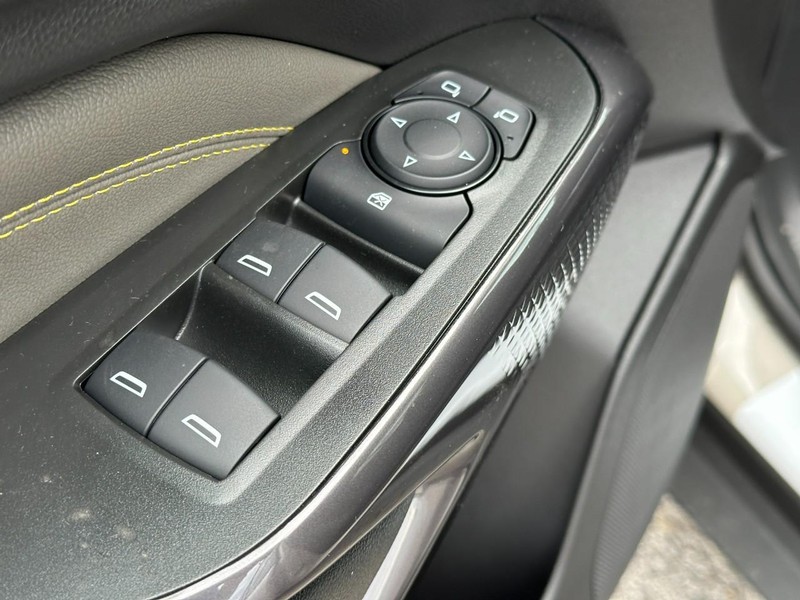 Chevrolet Trax Vehicle Full-screen Gallery Image 11