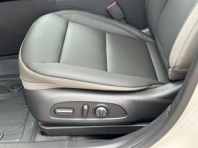 Chevrolet Trax Vehicle Full-screen Gallery Image 12