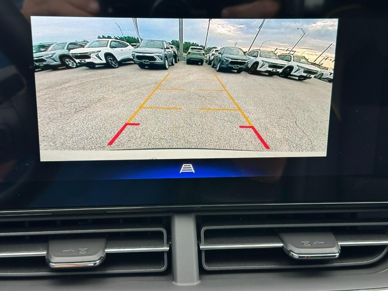 Chevrolet Trax Vehicle Full-screen Gallery Image 16