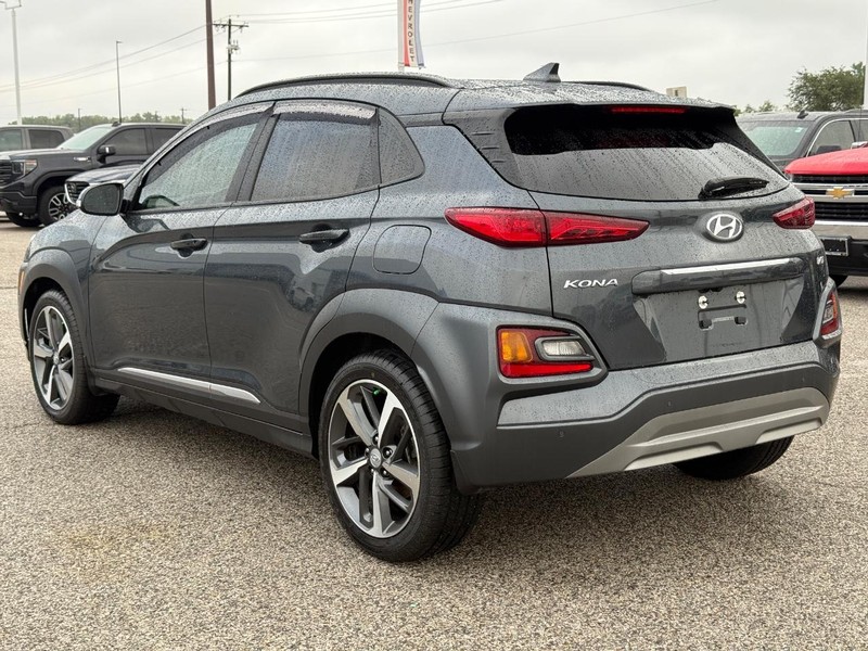 Hyundai Kona Vehicle Full-screen Gallery Image 3