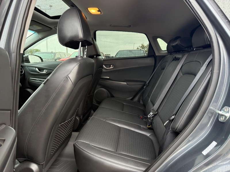 Hyundai Kona Vehicle Full-screen Gallery Image 10