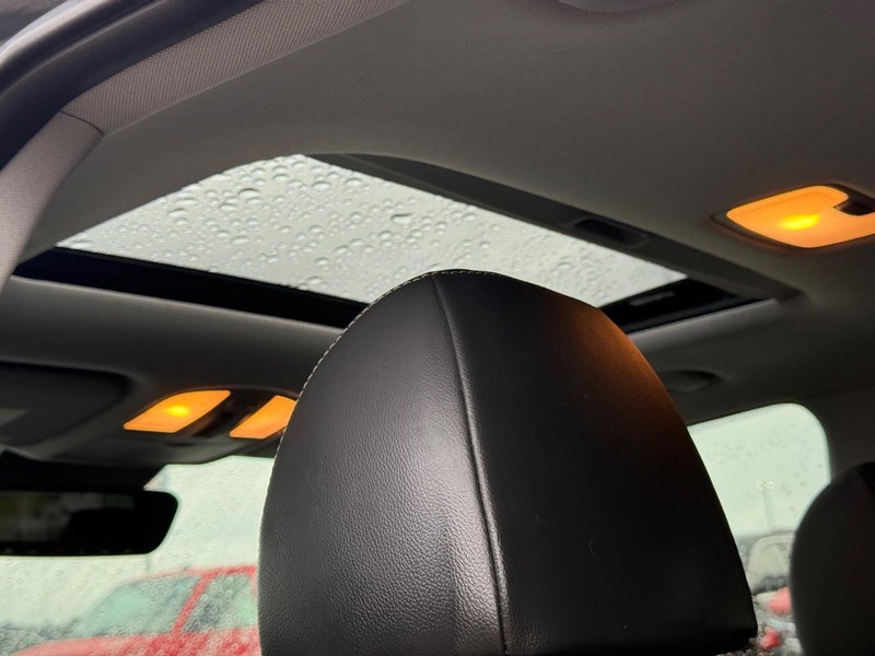 Hyundai Kona Vehicle Full-screen Gallery Image 11