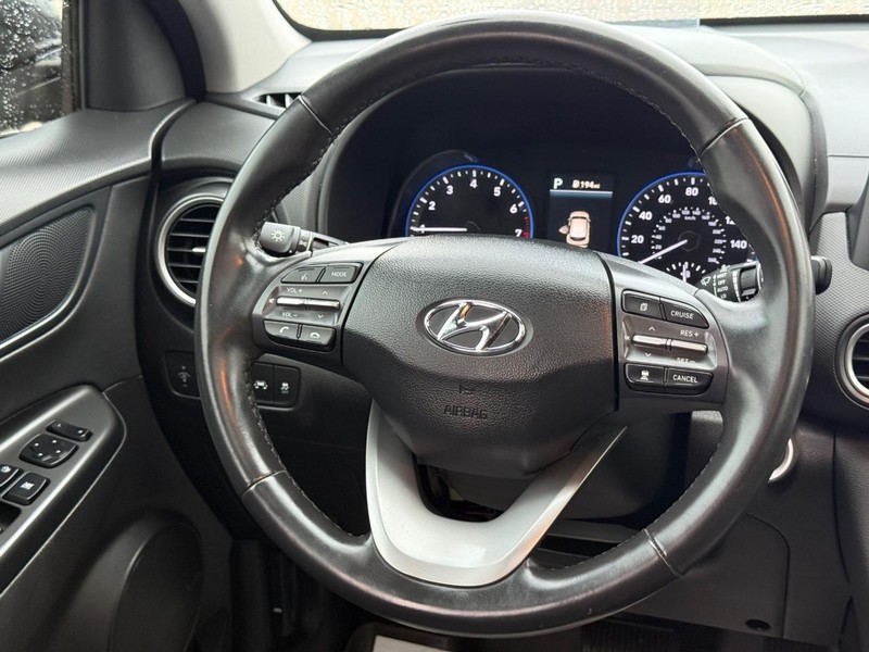 Hyundai Kona Vehicle Full-screen Gallery Image 13