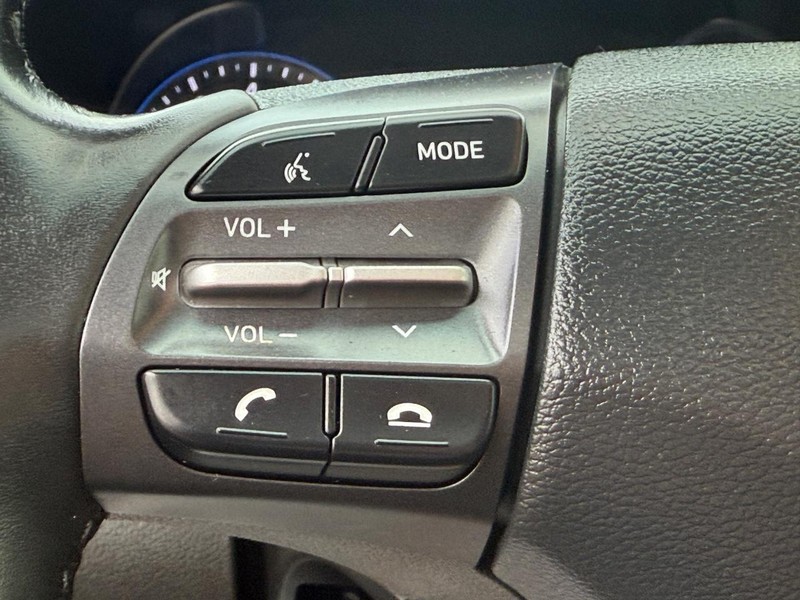 Hyundai Kona Vehicle Full-screen Gallery Image 14